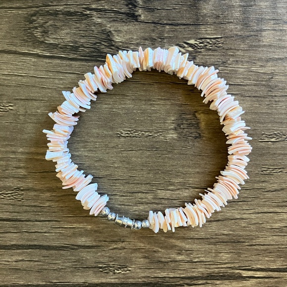 NWOT Pale pink and white shell bracelet beach jewelry - Picture 2 of 5